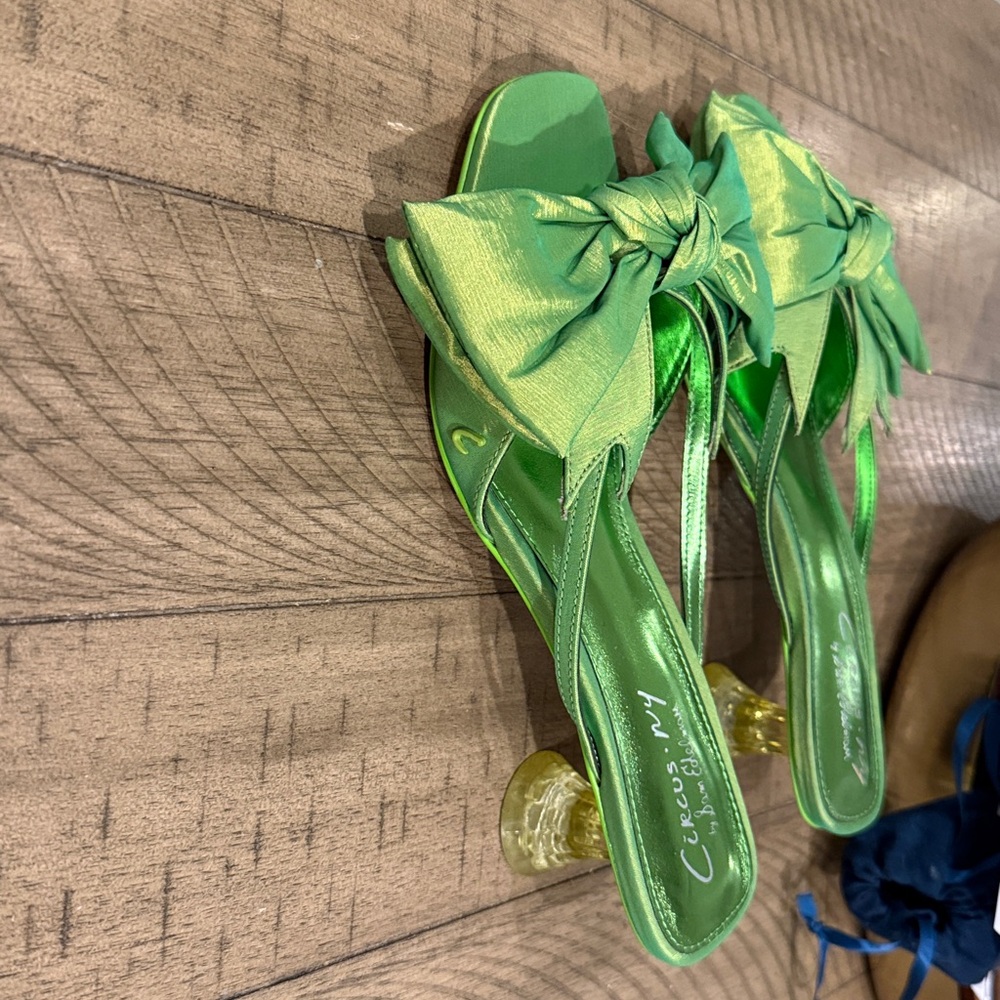Circus by Sam Edelman Vibrant Green Bow Sandals - Picture 2 of 6
